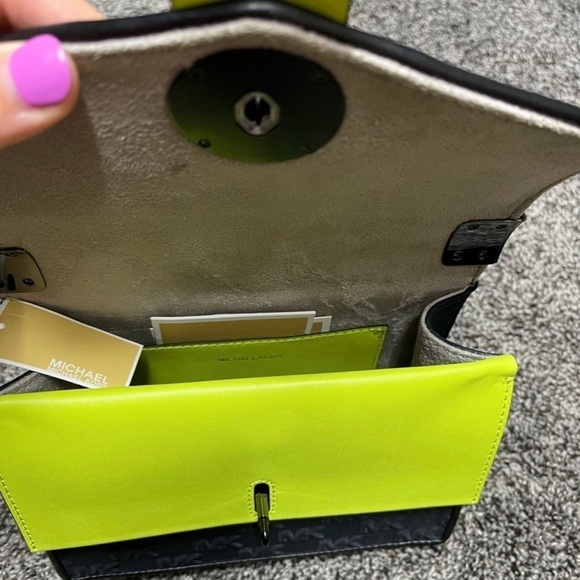 New Michael Kors Greenwich black/green crossbody - Picture 2 of 6